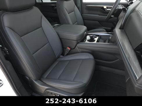 Used 2025 Chevrolet Suburban Z71 w/ Z71 Off-Road Package AWD/4WD image 48