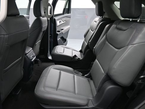 Used 2025 Ford Explorer Active image 22