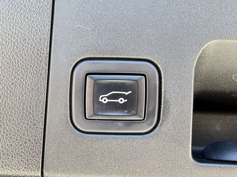 Used 2023 Cadillac XT4 Premium Luxury image 11