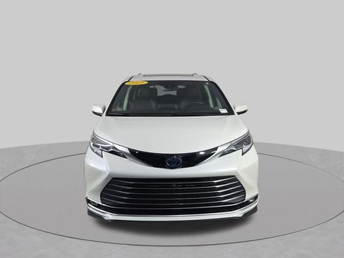 Used 2021 Toyota Sienna Platinum AWD/4WD image 16