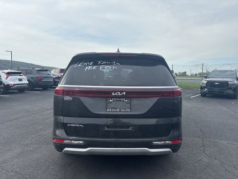 Used 2023 Kia Carnival EX FWD image 4