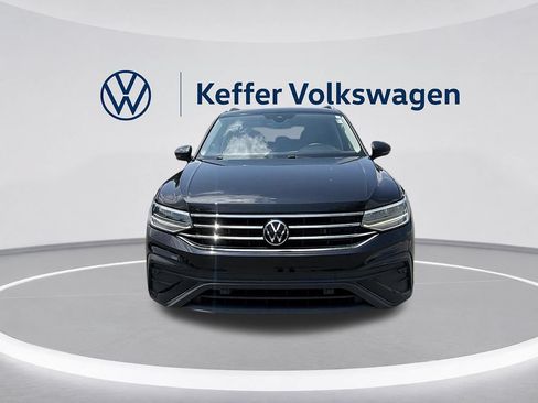 Used 2023 Volkswagen Tiguan SE w/ Panoramic Sunroof Package FWD image 8