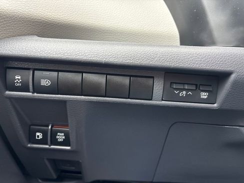 Used 2024 Toyota Sienna LE image 25