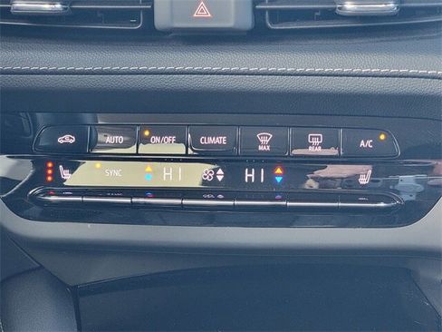 Used 2023 Buick Envision Essence image 29