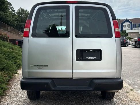 Used 2018 Chevrolet Express 2500 w/ Driver Convenience Package RWD image 8