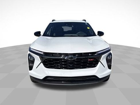 Used 2025 Chevrolet Trax RS w/ Driver Confidence Package image 2