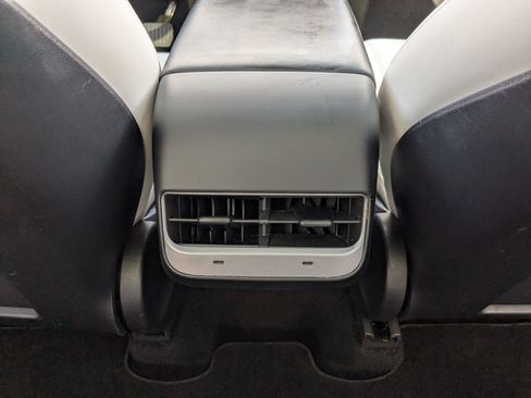 Used 2021 Tesla Model Y Long Range AWD/4WD image 27
