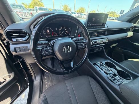 Used 2023 Honda Pilot Sport image 19