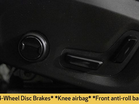 Used 2021 Volvo XC90 T6 Momentum w/ Protection Package image 22