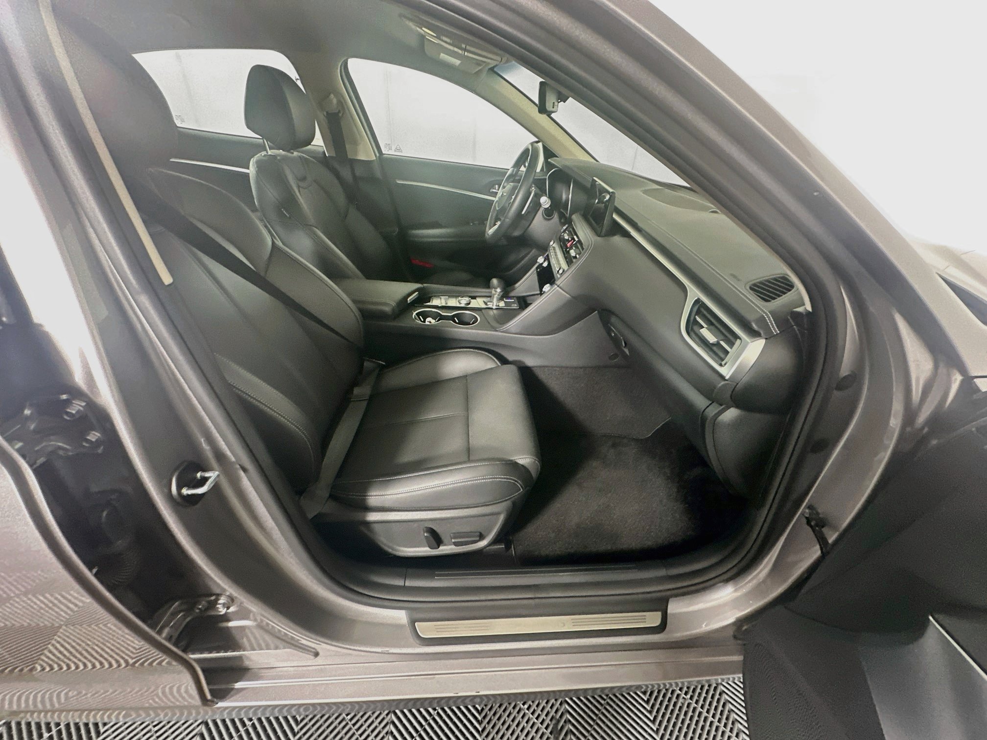 Used 2026 Genesis G70 2.5T RWD image 30