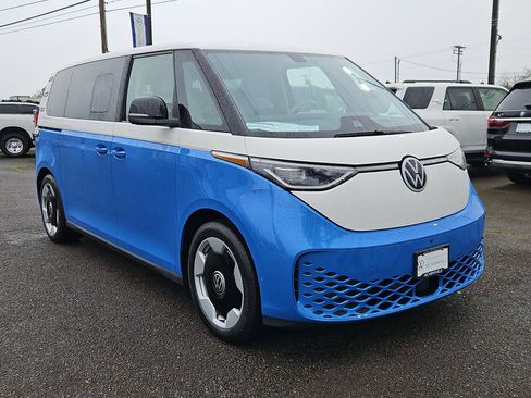 New 2025 Volkswagen ID. Buzz Pro S Plus AWD/4WD image 7