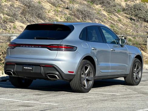 Certified 2024 Porsche Macan image 7