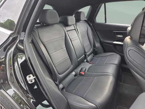 Used 2024 Mercedes-Benz GLC 300 4MATIC image 24