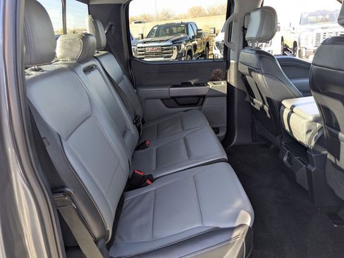 Used 2022 Ford F150 Lariat w/ Tow Technology Package image 28