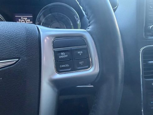 Used 2012 Chrysler Town & Country Touring-L w/ Driver Convenience Group FWD image 22