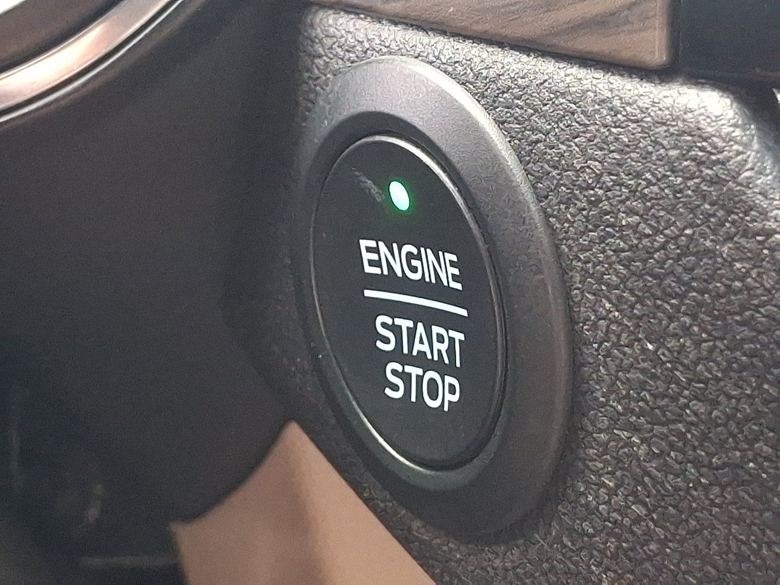 Used 2020 Ford Escape Titanium AWD/4WD image 21