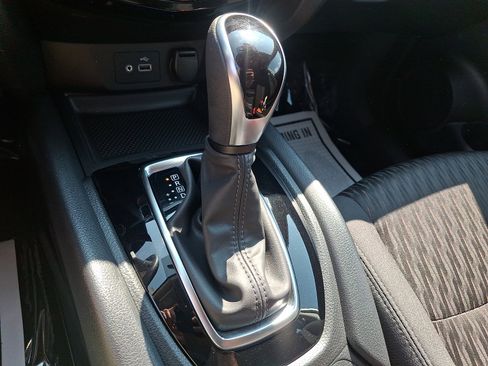 Used 2020 Nissan Rogue S AWD/4WD image 14