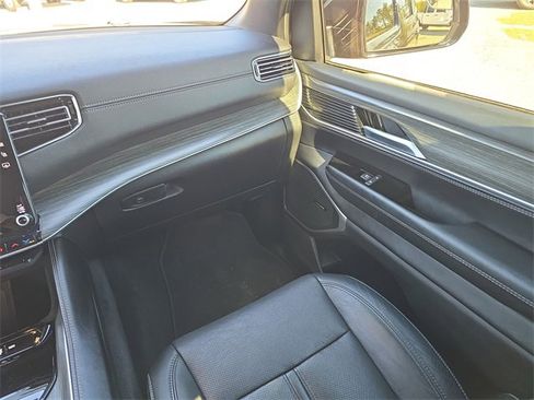 Used 2024 Jeep Wagoneer L Series II w/ Flexible Seating Group image 11