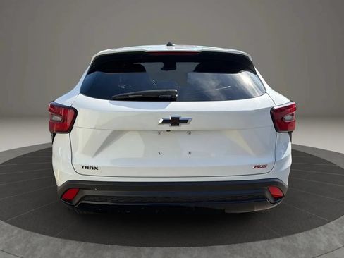 Used 2025 Chevrolet Trax RS FWD image 6