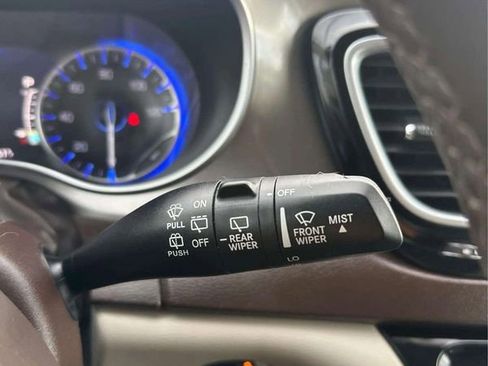 Used 2018 Chrysler Pacifica Touring-L Plus image 27