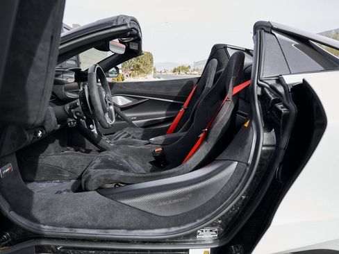 Used 2024 McLaren 750S image 40