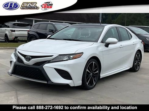 Used 2018 Toyota Camry XSE image 3