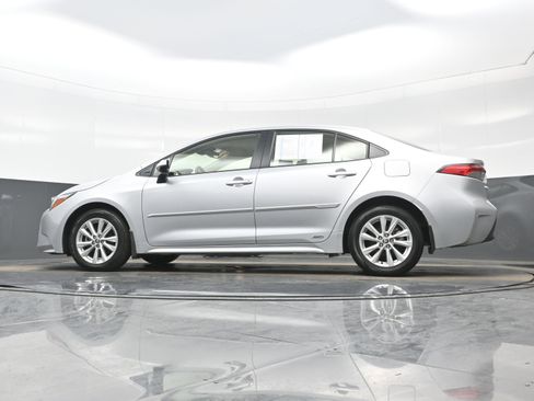 Used 2025 Toyota Corolla LE w/ LE Premium Package image 28