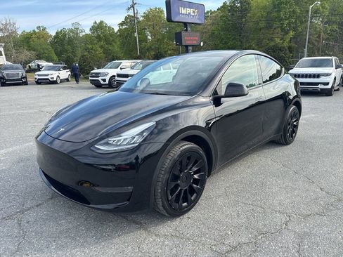 Used 2023 Tesla Model Y Long Range image 1