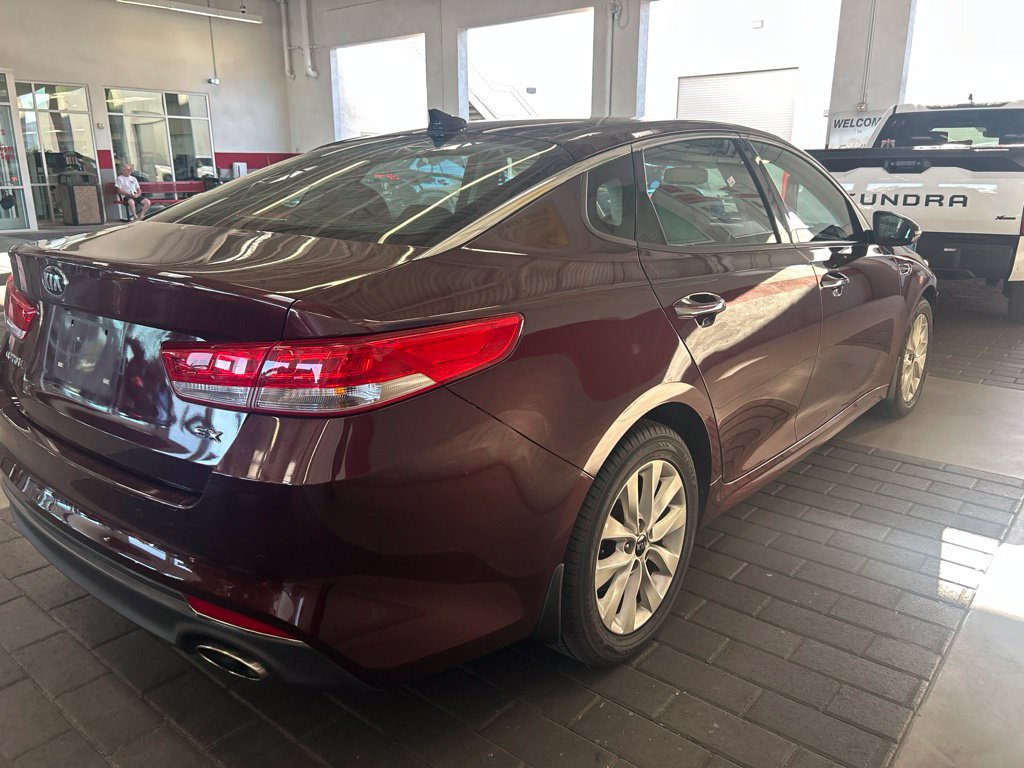 Used 2018 Kia Optima EX w/ Premium Package FWD image 3