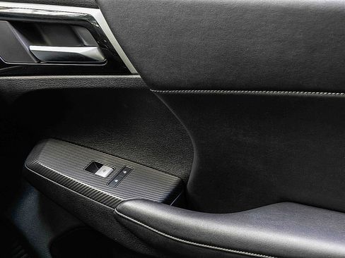 Used 2024 Mitsubishi Outlander AWD image 16