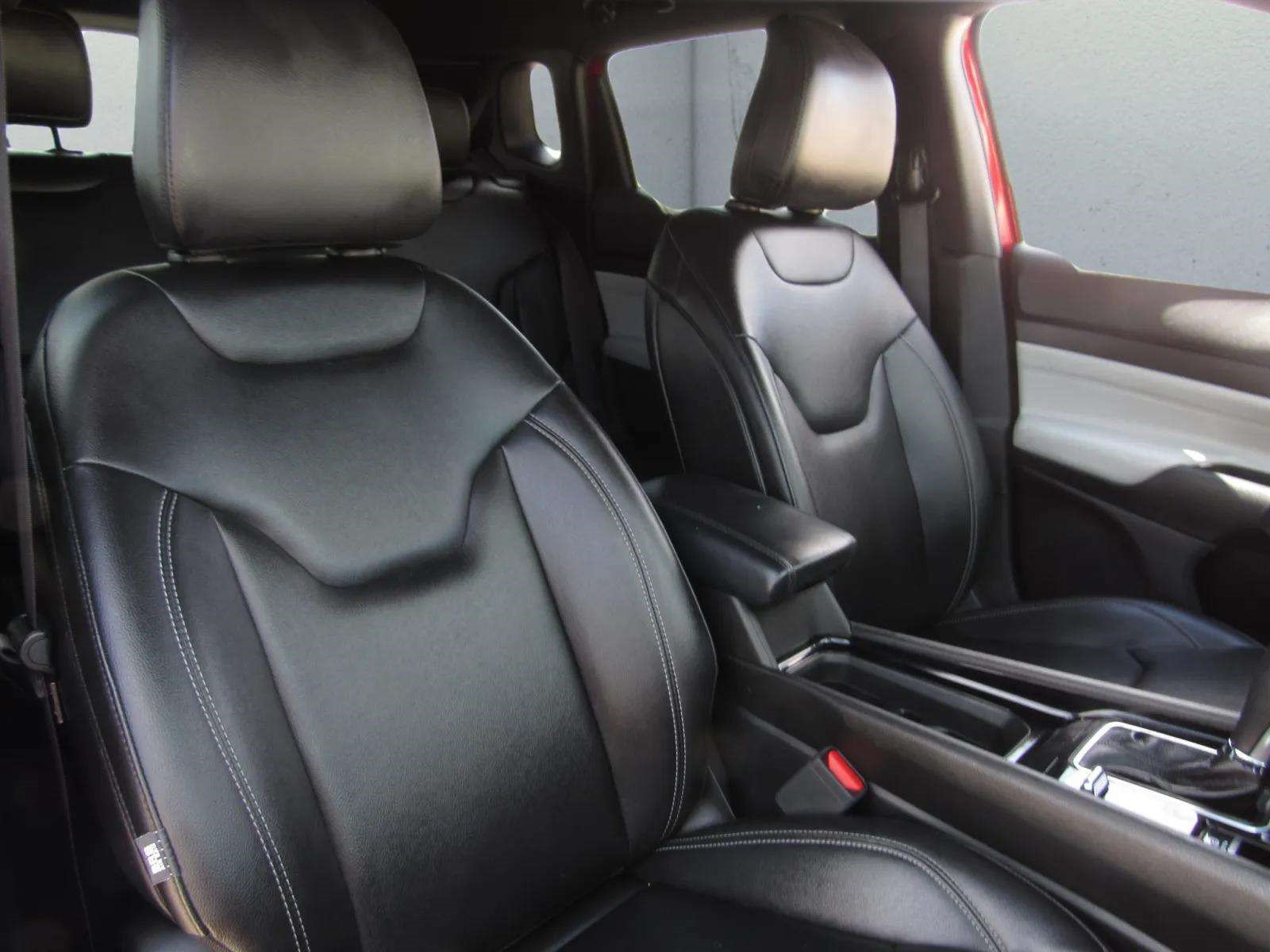 Used 2025 Jeep Compass Limited AWD/4WD image 10