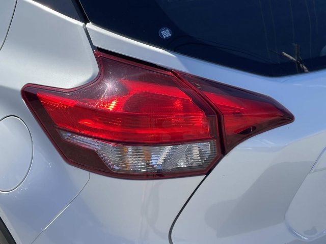 Used 2020 Nissan Kicks SR w/ SR Premium Package FWD image 10