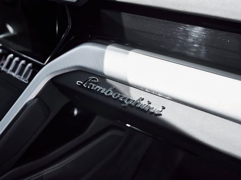 Used 2022 Lamborghini Urus AWD/4WD image 41