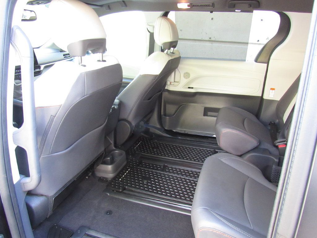 Used 2024 Toyota Sienna XSE AWD/4WD image 15