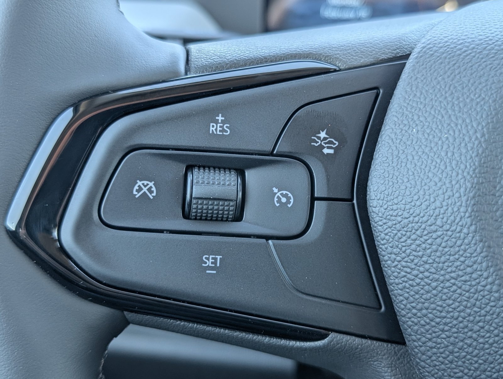 New 2027 Chevrolet Bolt LT w/ Comfort Package FWD image 16