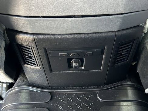 Used 2018 RAM 1500 Outdoorsman image 32