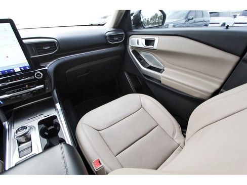 Certified 2022 Ford Explorer Limited w/ Limited Technology Package image 14