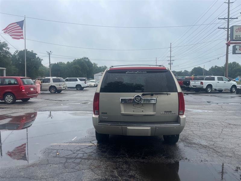 Used 2011 Cadillac Escalade Luxury AWD/4WD image 6