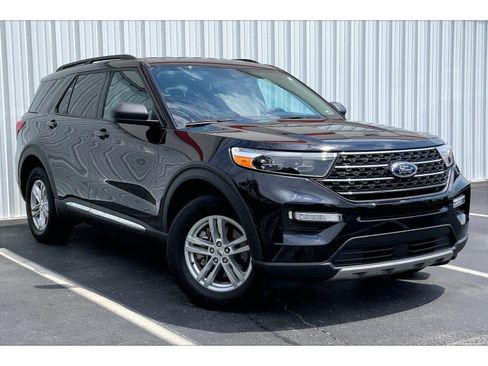 Used 2024 Ford Explorer XLT w/ Equipment Group 202A AWD/4WD image 33