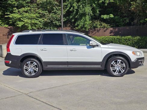 Used 2015 Volvo XC70 T5 Platinum w/ Protection Package FWD image 19