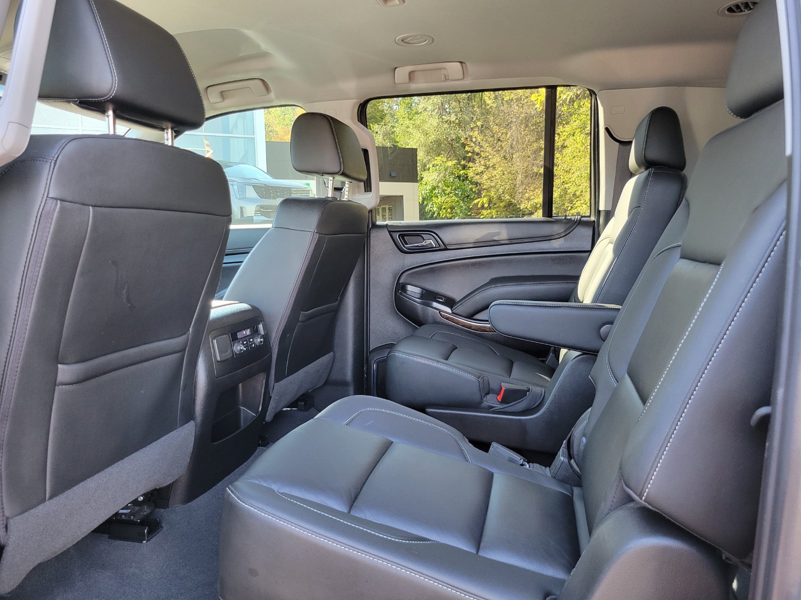 Used 2019 Chevrolet Suburban LT w/ Luxury Package AWD/4WD image 27