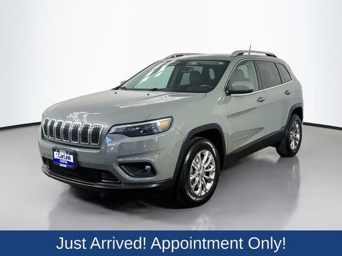 Used 2019 Jeep Cherokee Latitude Plus w/ Comfort/Convenience Group AWD/4WD image 3