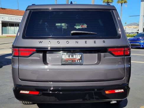 Used 2025 Jeep Wagoneer Series II AWD/4WD image 29