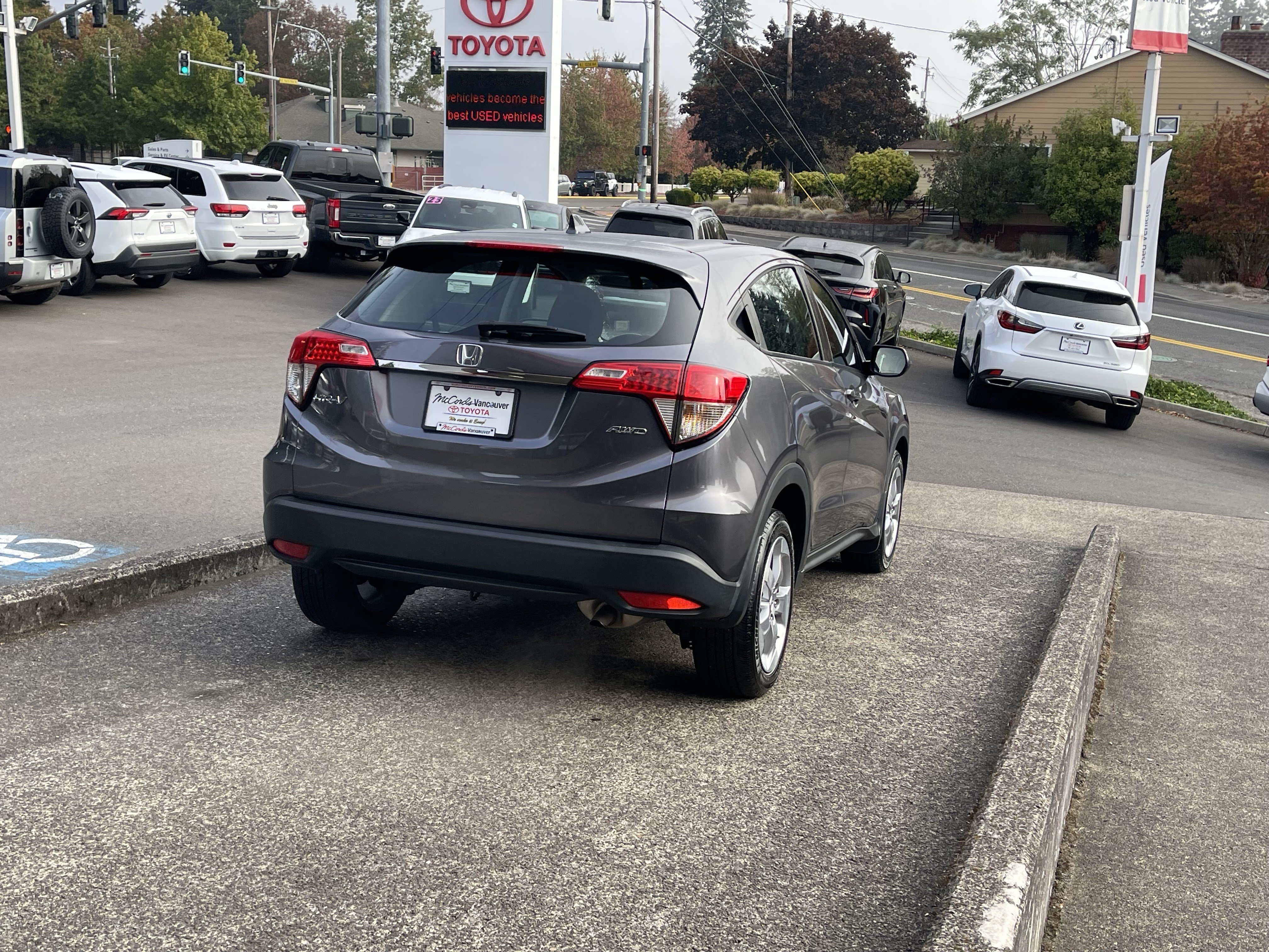 Used 2022 Honda HR-V LX image 7