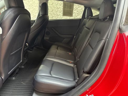 Used 2022 Tesla Model Y Long Range image 14