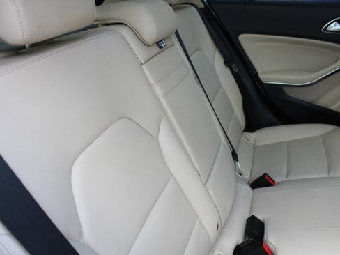 Used 2019 Mercedes-Benz GLA 250 4MATIC image 15