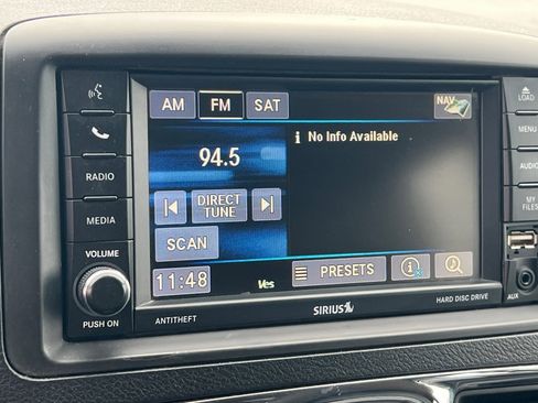 Used 2015 Chrysler Town & Country Touring image 17