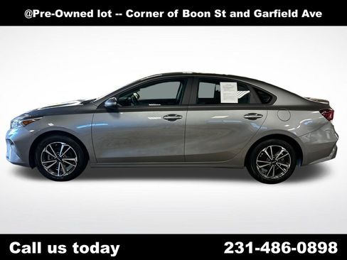 Used 2023 Kia Forte LXS FWD image 2