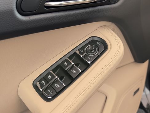 Certified 2026 Porsche Macan image 26