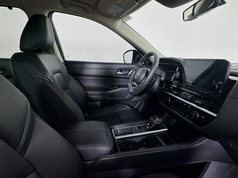 Used 2025 Nissan Pathfinder SL FWD image 28
